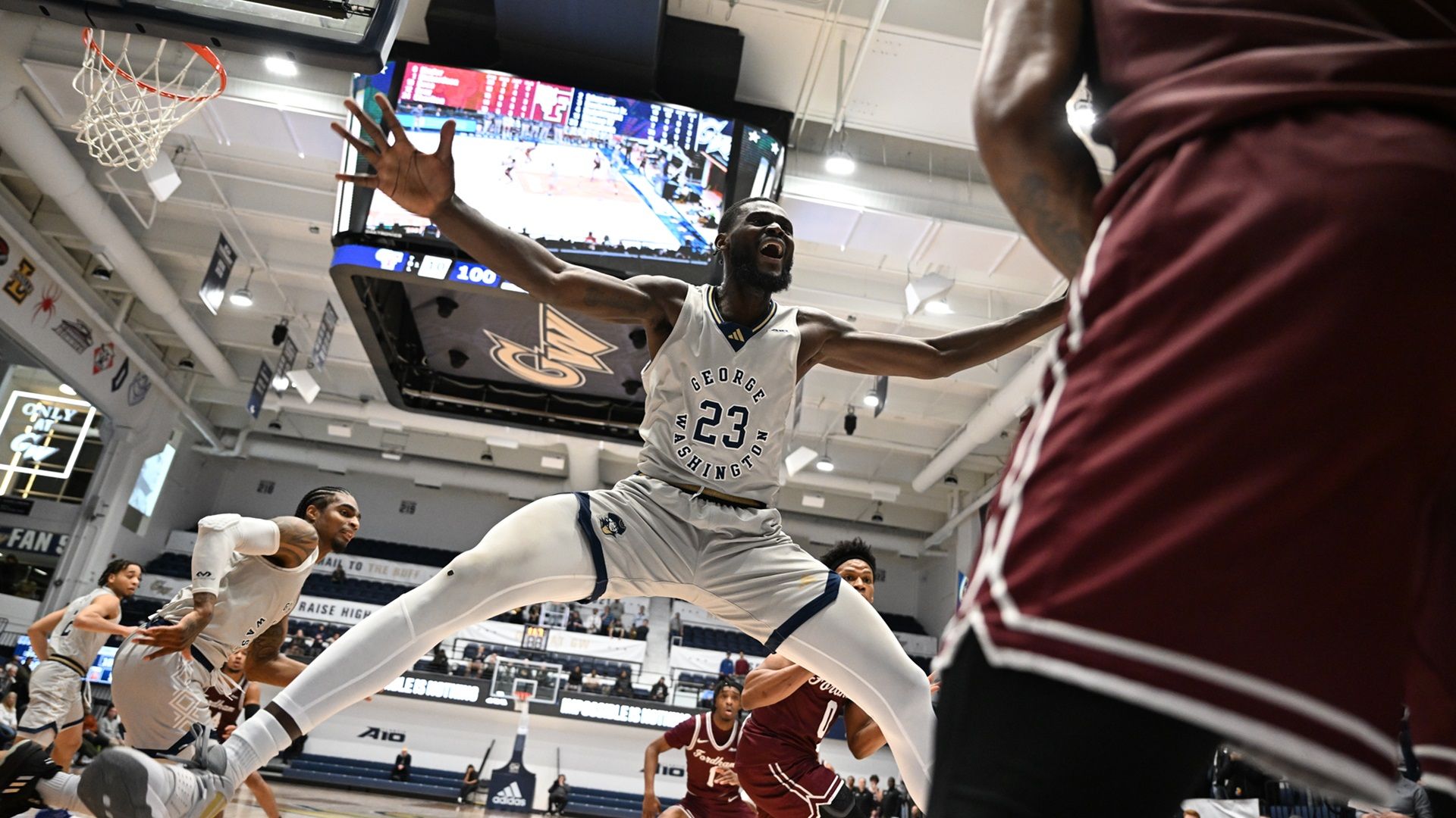 babatunde-stretch-akingbola-chasing-george-washington-basketball-history